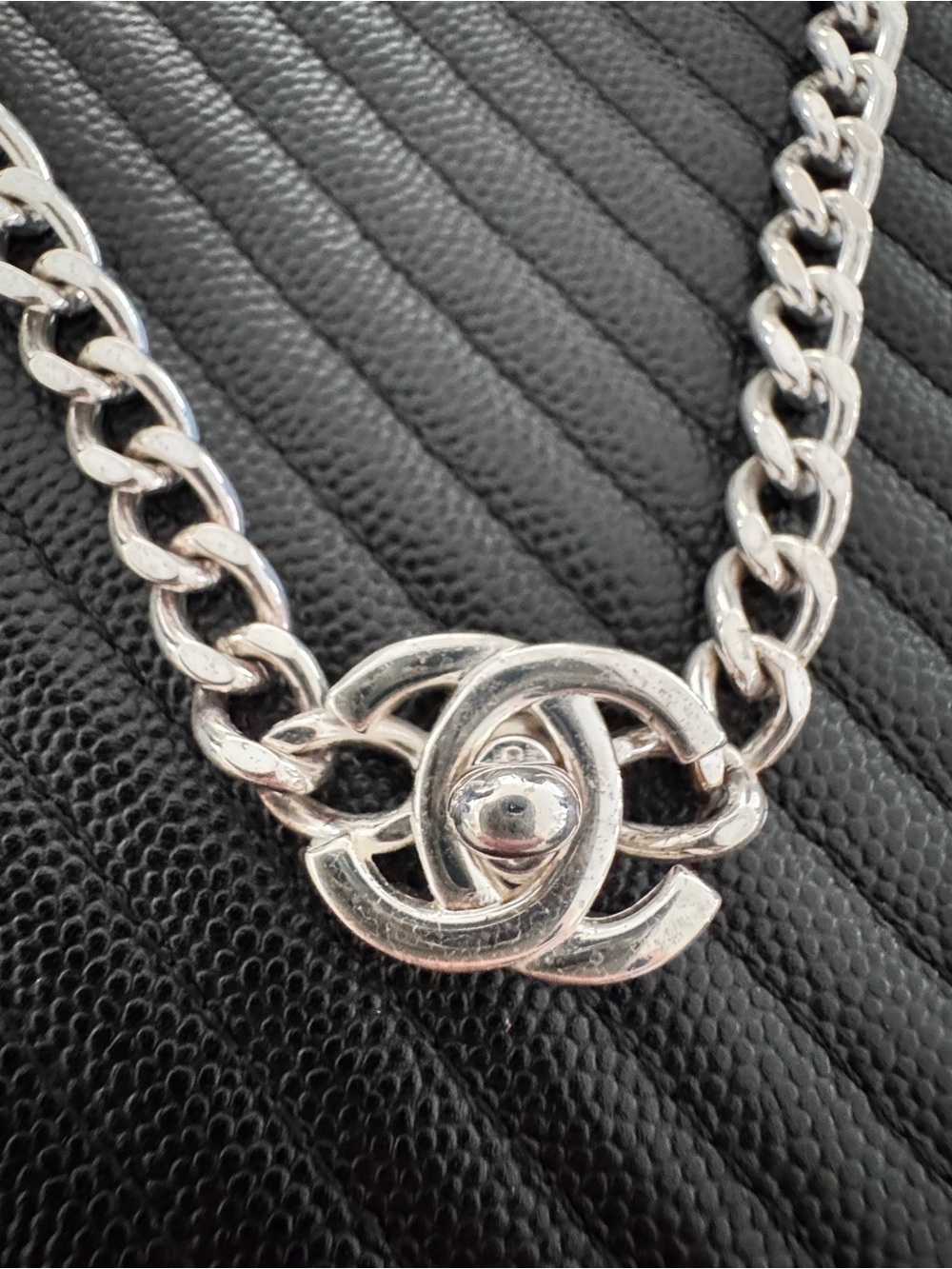 Chanel Logo Chain Necklace in Silver tone CC Turnlock C1095hoker